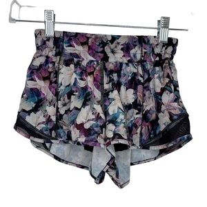 LULULEMON Hotty Hot Short II 2.5” Inseam Lining Floral Utopia Multi Deep Phantom